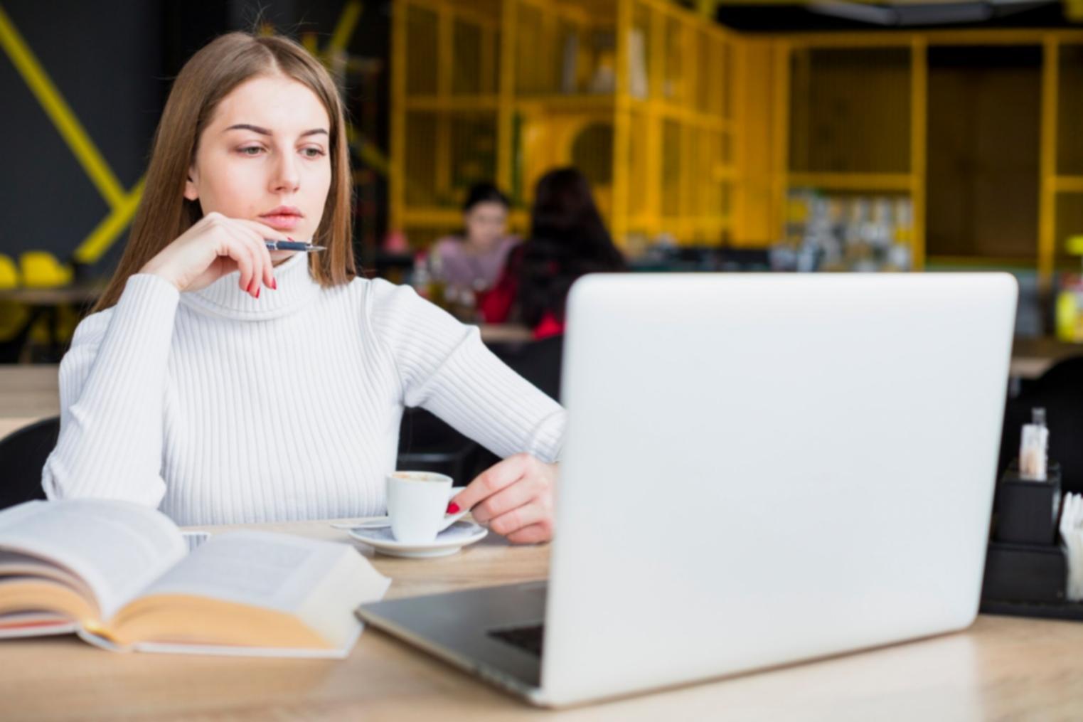 Équipe de planification financière au travail